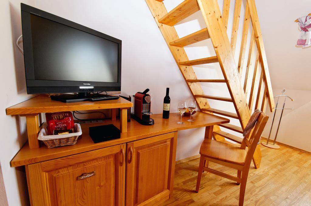 Weingut Winzerzimmer Rothschaedl Лойчах Номер фото